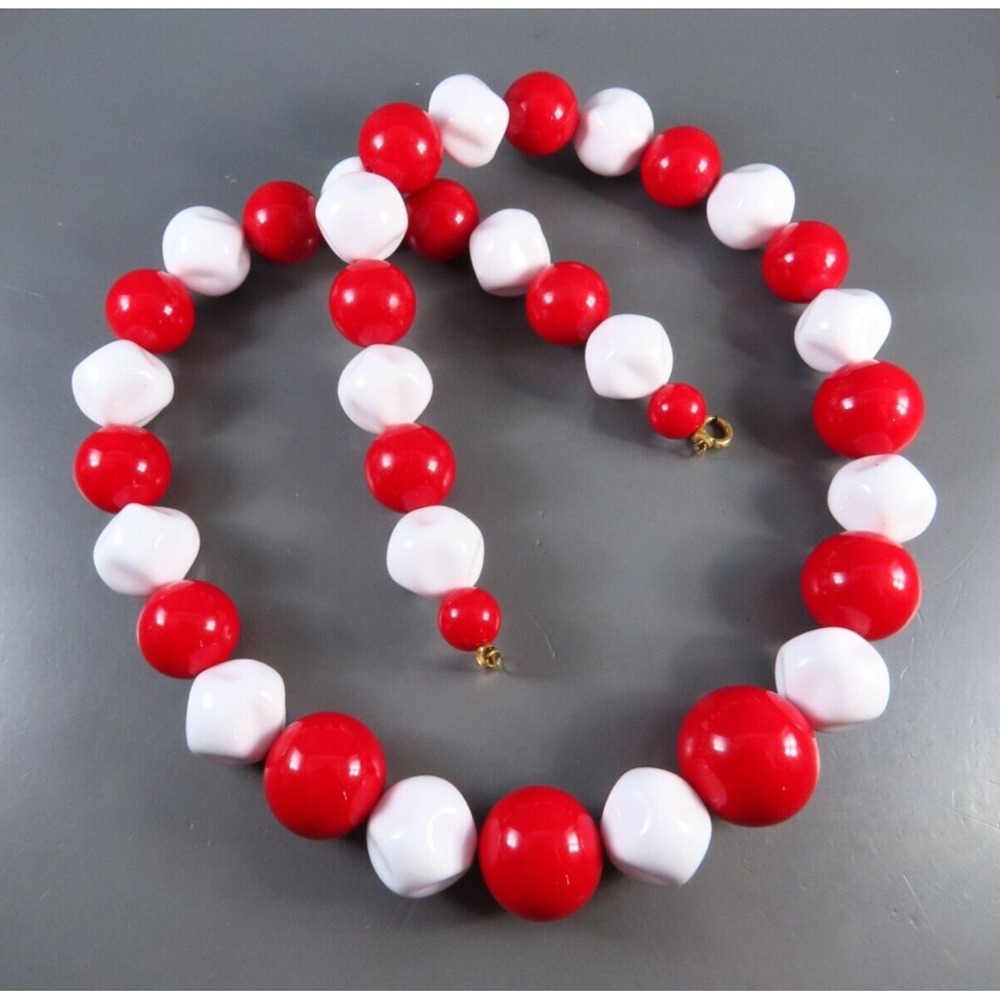 VTG RED & WHITE ALTERNATING BEADS Beaded Necklace ROUND & DIMPLED Granny Kitsch